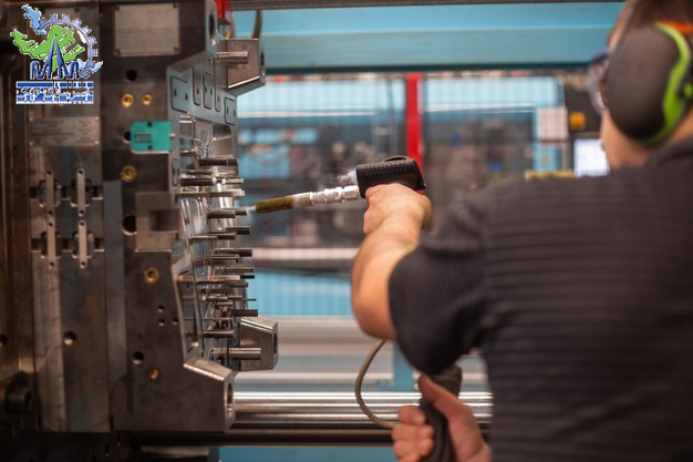 تعمیر دستگاه پلاستیک بادی 2 نگهداری-و-تعمیر-دستگاه-پلاستیک-بادی